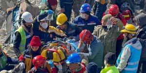 Adıyaman'da, depremin 152. saatinde bir kadın canlı çıkarıldı