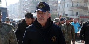 Deprem bölgesindeki Bakan Akar, NATO toplantısına katılmayacak!