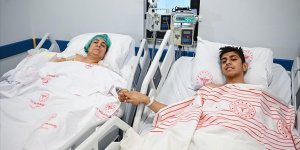 Enkaz altında 72 saat birlikte kurtarılmayı bekleyen anne oğul hastanede buluşturuldu