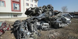 Malatya'da depremden sonra otoparka çekilen araçlar görüntülendi