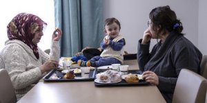 Öğrenci yurtları depremzedelere sıcak yuva oldu