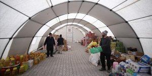 Kahramanmaraş'ta toptancılar Mehmetçiğin kurduğu çadırlarda hizmet vermeye başladı