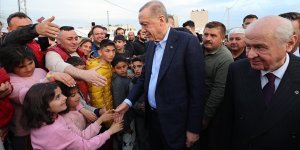 Cumhurbaşkanı Erdoğan Kırıkhan, Samandağ ve Defne'de depremzedeleri ziyaret etti