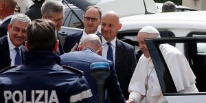 Papa Franciscus hastaneden taburcu edildi