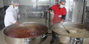 Türk Kızılay Doğubayazıt'ta günlük bin kişiye iftarlık veriyor