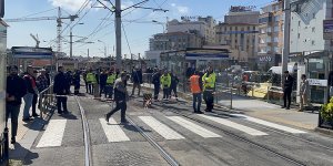 Güngören'de tramvay raydan çıktı!