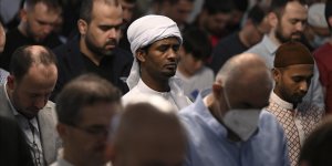 ABD'de farklı milletlerden Müslümanlar bayram namazı kıldı