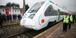 İlk Milli Elektrikli Tren Seti TCDD'ye teslim edildi