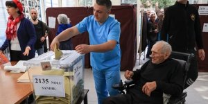 Darülaceze sakinleri kurum içinde kurulan sandıklarda oy kullanıyor