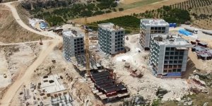 Hatay'da depremzedeler için yapılan kalıcı konutların 4 blokunun kaba inşaatı bitti