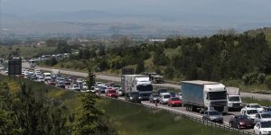 Anadolu Otoyolu'nun Düzce ve Bolu geçişinde bayram yoğunluğu