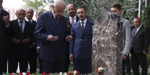 MHP Genel Başkanı Bahçeli, Alparslan Türkeş'in kabrini ziyaret etti