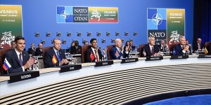NATO liderleri zirve toplantısında bir araya geldi