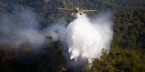 Antalya'nın Kemer ilçesindeki orman yangınına havadan ve karadan müdahale ediliyor