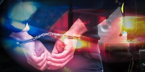İzmir'de uyuşturucu evine polis baskını: 2 Gözaltı