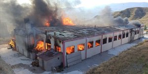 Kastamonu'da kapı fabrikasında çıkan yangın kontrol altında