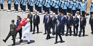 Cumhurbaşkanı Erdoğan başkanlığındaki YAŞ üyeleri Anıtkabir'i ziyaret etti