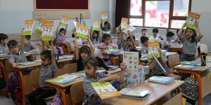 Depremden etkilenen illerdeki okullarda yeni eğitim öğretim yılı başladı