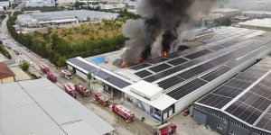 Uşak'ta iki tekstil fabrikasında hasara yol açan yangın kontrol altına alındı