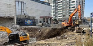 Ankara'da 11 katlı binanın açık otoparkı çöktü!