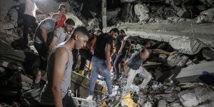 İsrail Gazze'de sivillerin sığındığı tarihi kiliseyi bombaladı, 8 kişi öldü