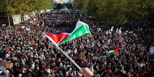 Paris'te toplanan göstericiler, İsrail-Filistin çatışmasının son bulmasını istedi