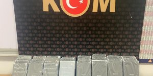 Kocaeli'de kaçak cep telefonu operasyonunda 2 şüpheli yakalandı