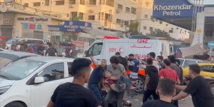 İsrail ordusu, Gazze'de Şifa Hastanesi yerleşkesinin giriş kısmını vurdu