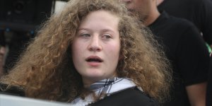 İsrail askerleri Ramallah'ta "Filistinli cesur kız" Ahid et-Temimi'yi gözaltına aldı