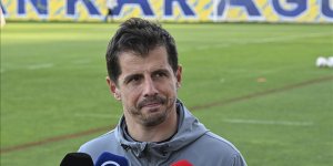 Emre Belözoğlu, yardımcı hakemlerin kendisine olan tavrından rahatsız