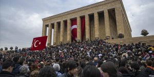 Anıtkabir'de ziyaretçi yoğunluğu / Saat 22.00'ye kadar açık