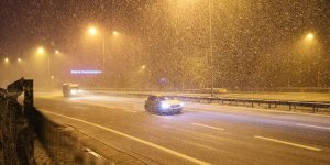 Ve İstanbul'un bazı bölgelerinde kar yağışı başladı