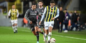 Fenerbahçe evinde kazanarak liderliğini sürdürdü