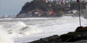 Kastamonu'nun 4 ilçesinde denizin taşmasıyla oluşan zarar giderilmeye çalışılıyor