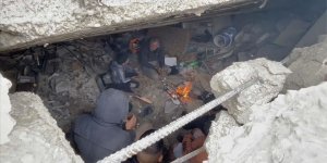 Gazzeliler, İsrail'in yıktığı evlerinin enkazında hayata tutunmaya çalışıyor