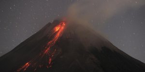 Endonezya'da Merapi Yanardağı'ndaki patlamalarda ölen dağcıların sayısı 22'ye yükseldi