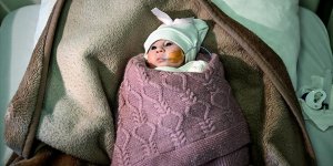 Filistinli 3 günlük bebek şah damarına yapılan müdahaleyle hayata tutundu