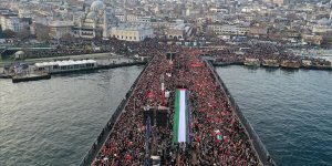"Şehitlerimize Rahmet, Filistin'e Destek, İsrail'e Lanet" için on binler Galata Köprüsü'nde buluştu