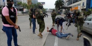 Ekvador'da silahlı grup canlı yayın sırasında stüdyoyu bastı