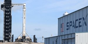 Ax-3 mürettebatını uzay istasyonuna taşıyacak Dragon uzay aracı Falcon 9 ile fırlatılacak