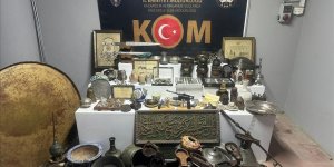 Bursa'da evinde çok sayıda tarihi eser ele geçirilen şüpheli yakalandı