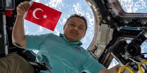 Astronot Gezeravcı Muşlu öğrencilerin "propolis" deneyine başladı