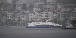 İzmir'de vapur seferleri hava muhalefeti nedeniyle iptal edildi