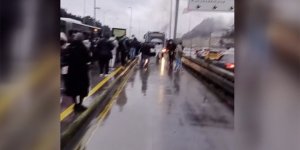 Bahçelievler'de seyir halindeki metrobüste yangın