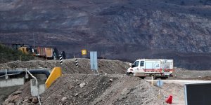 Erzincan'da maden ocağında toprak altında kalan işçileri arama çalışmaları sürüyor
