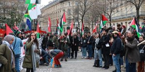 Paris'te öğrenciler Filistin halkıyla dayanışma gösterisi düzenledi
