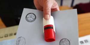 Liderler yerel seçim için oylarını kullanmaya başladı