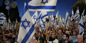İsrail'de Netanyahu hükümeti karşıtı protestoya 100 bin kişi katıldı
