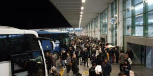 Ankara terminalinde bayram yoğunluğu geç saatlerde de sürüyor