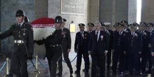 Emniyet Genel Müdürü Ayyıldız başkanlığındaki heyetten Anıtkabir'e ziyaret